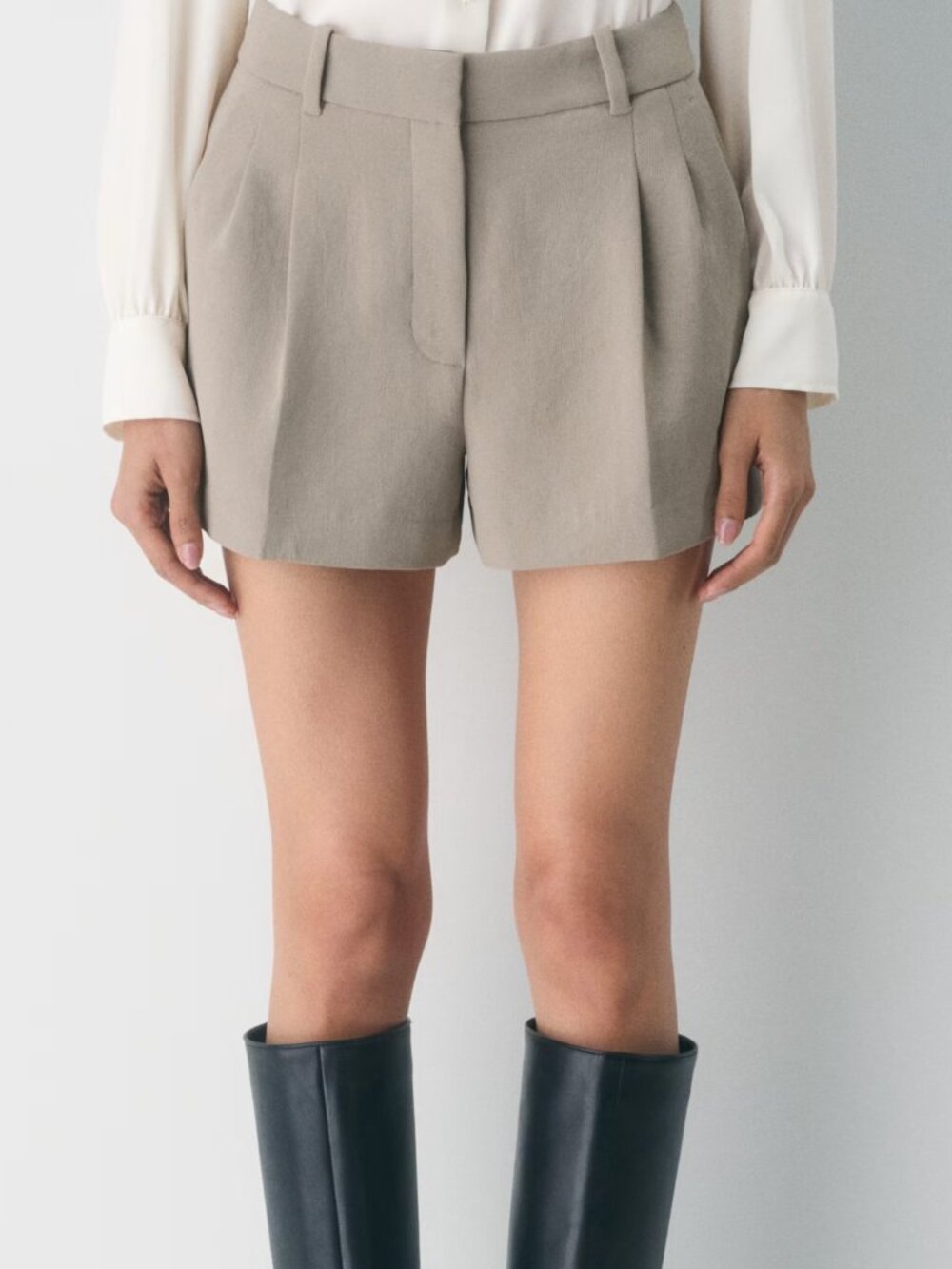 Aritzia Babaton Preppy Gray High Wait Office shorts - 00 - Ivy league